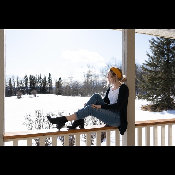 Meet your Posher, Monika - Picture 2 of 2